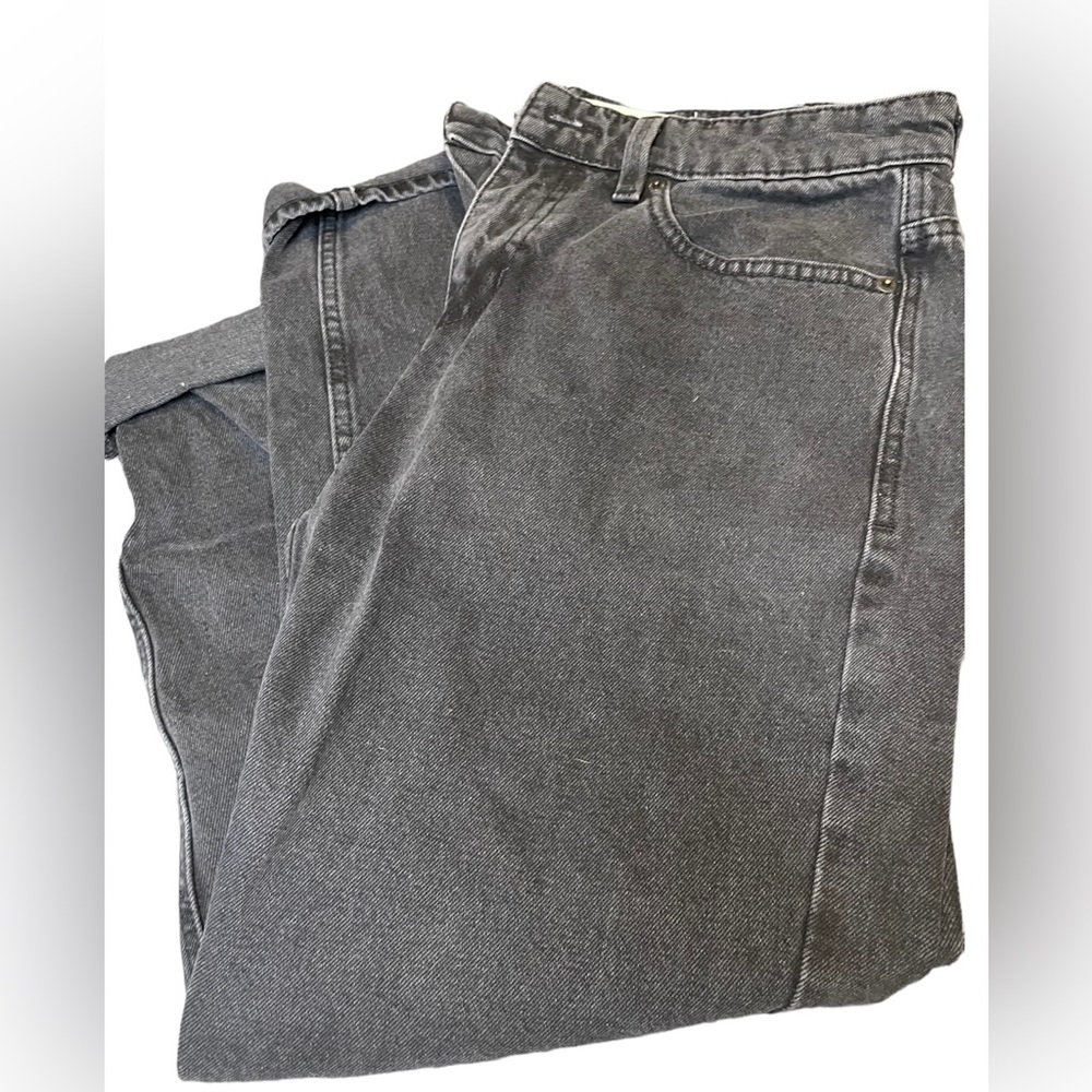 All black skinny jeans. Men’s size 32x32 Brand unknown.